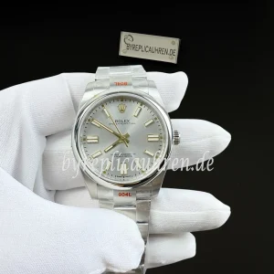 Replica Rolex Oyster Perpetual Date 124300 – 41mm Silbernes Zifferblatt, 904L Edelstahl, Automatik