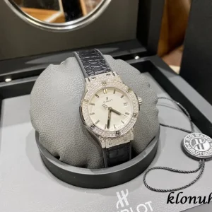 Hublot Classic Fusion 33mm Cream Dial Swiss Automatic Leather 1:1 Clone Watch