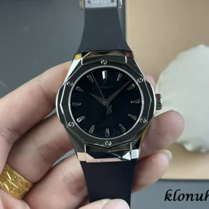 Hublot Classic Fusion 42mm Black Dial Automatic Rubber Band 1:1 Clone Watch